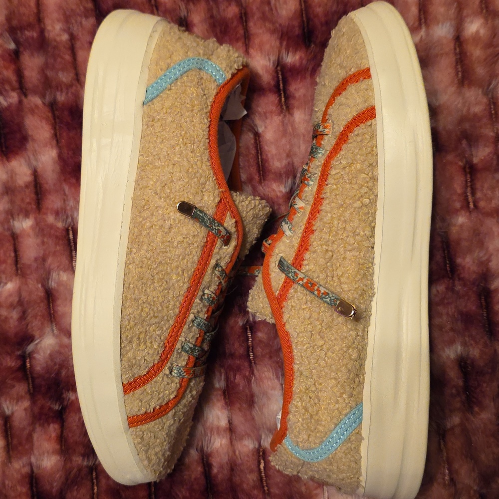 HEY DUDE Karina Sherpa In Sage Women's US8 Sneakers Shoes With Elastic Laces EUC - Picture 7 of 10